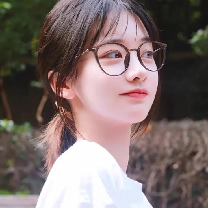 KÍNH NHỰA DẺO VIỀN MẢNH NHẸ NHÀNG DỄ MANG