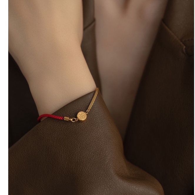 Vòng tay titan phối dây đỏ mặt chữ Phúc không gỉ