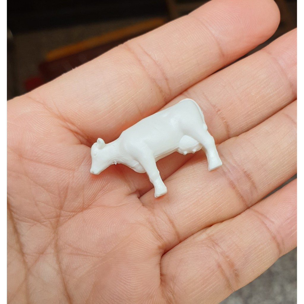 Mô hình con bò bằng nhựa