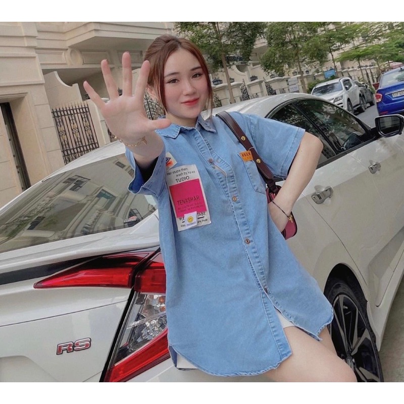 Áo sơ mi bò túi ngực mác hồng Áo khoác jean dáng rộng thụng cúc bấm màu xanh nhạt