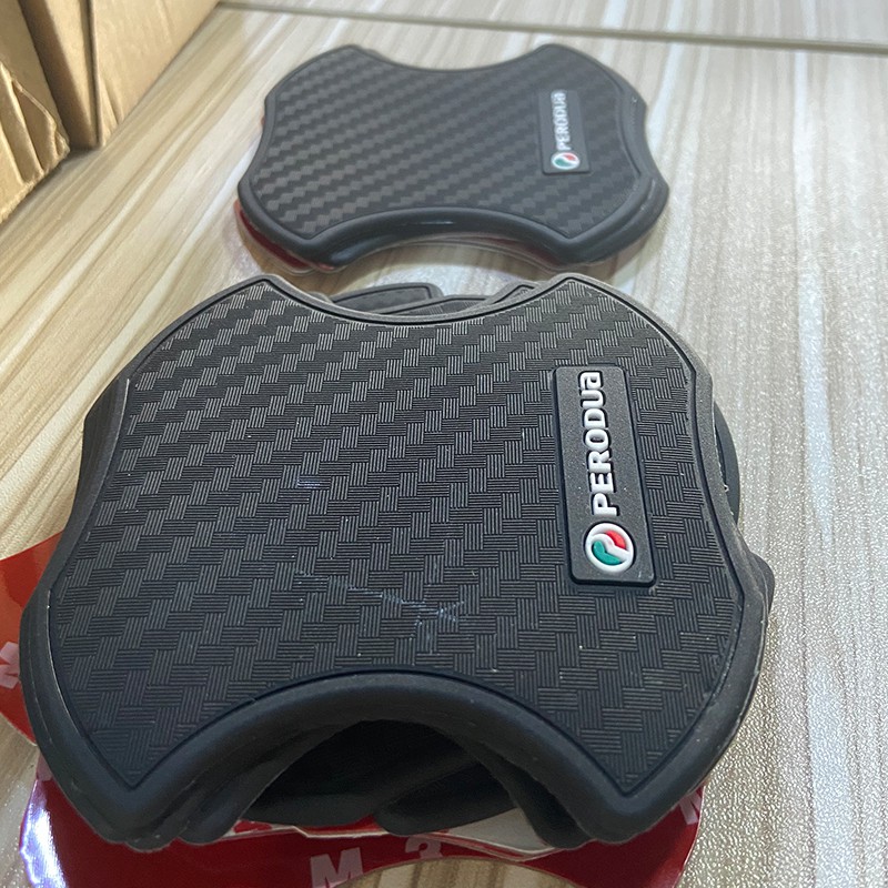 Set 4 miếng dán tay nắm cửa bằng cao su carbon thích hợp cho Toyota Honda