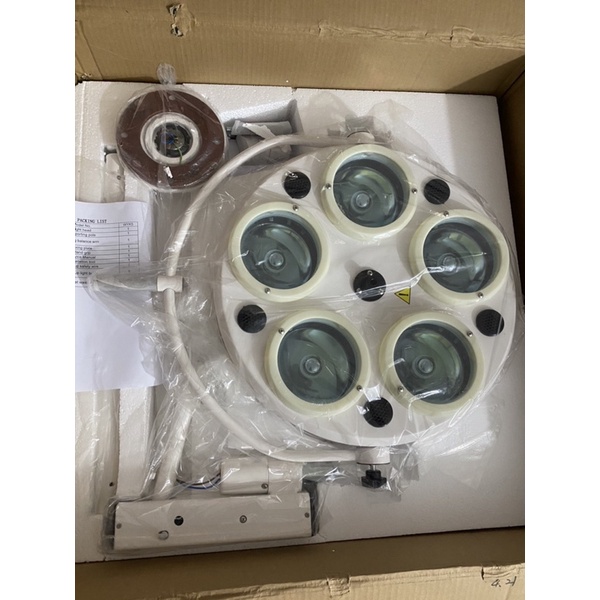 Đèn phẫu thuật treo tường 5 bóng