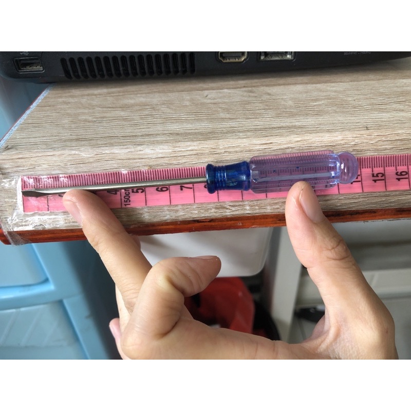 Tua vít ( có nam châm hít) 4 chấu và 2 chấu