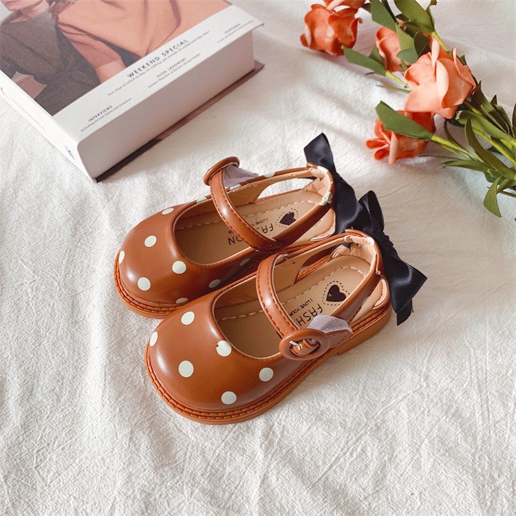 Giày búp bê cho bé gái - Sandal bít mũi chấm bi đính nơ dễ thương thoáng chân cho bé có quai dán chất da PU mềm (sz21-30