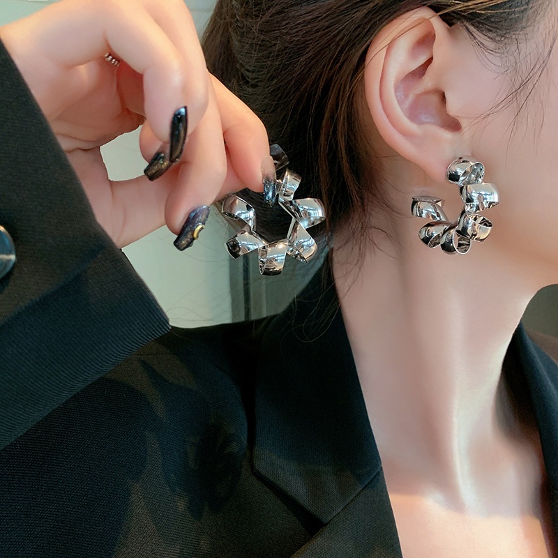 Khuyên Tai Hình Bán Nguyệt Xoắn Ốc Đơn Giản Thời Trang Hàn Quốc