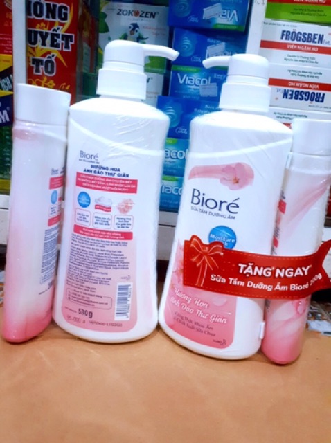 Combo Sữa tắm Bioré dưỡng ẩm hoa anh đào / 530g tặng kèm. | BigBuy360 - bigbuy360.vn