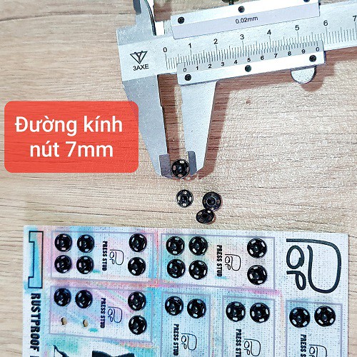 Vỉ Nút Bấm Thép Kết (May) Bằng Tay 7mm Dùng Cho May Mặc Màu Đen - Màu Trắng ( 36 nút / vỉ )