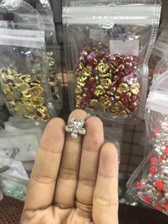 Đá hoa mai đính móng