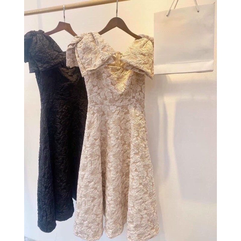 ẢNH VÀ VIDEO THẬT 1000% _ ĐẦM XOÈ GẤM VAI NƠ