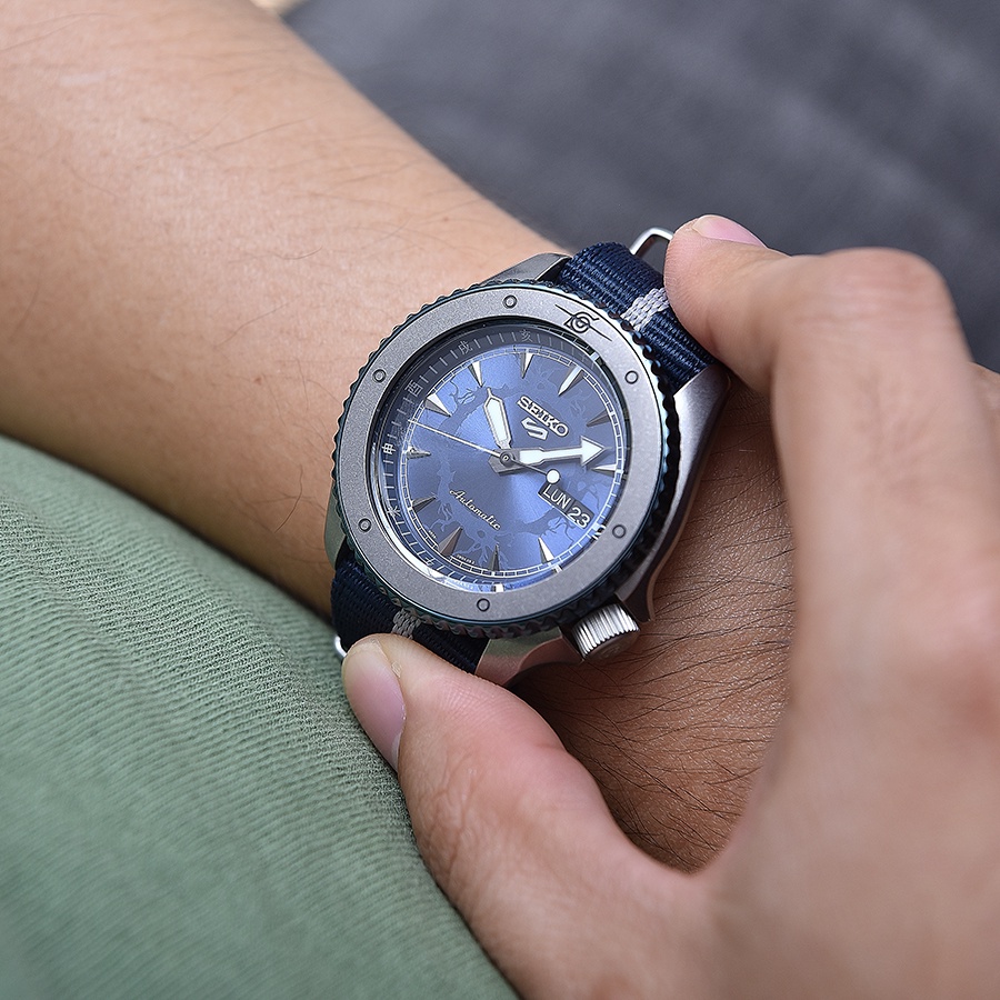 Đồng hồ Nam Seiko 5 Sports Naruto &amp; Boruto SRPF69K1 mặt kính Hardlex chống xước, chống nước 10 ATM, cao cấp chính hãng