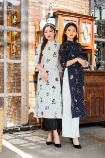 Áo dài cách tân kèm quần lụa