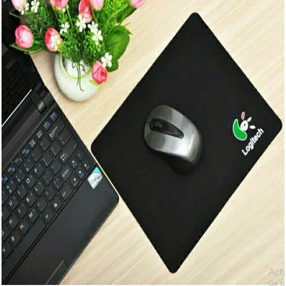 Miếng lót chuột Logitech giá siêu rẻ (22 x 18cm)