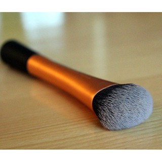 Cọ trang điểm Expert face brush Real Techniques