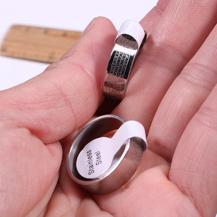 Nhẫn Thép Titan Hình Thánh Giá Và Kinh Thánh