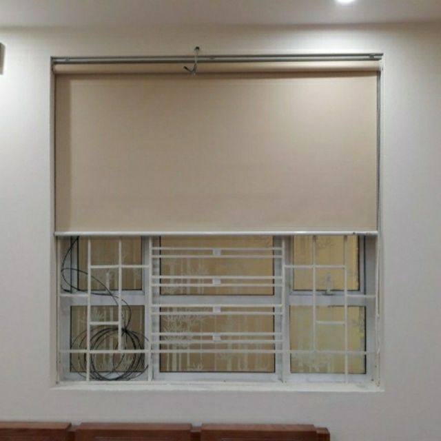 Thanh lý  lỗ rèm cuốn trơn ( khách bom hàng) mới 100%