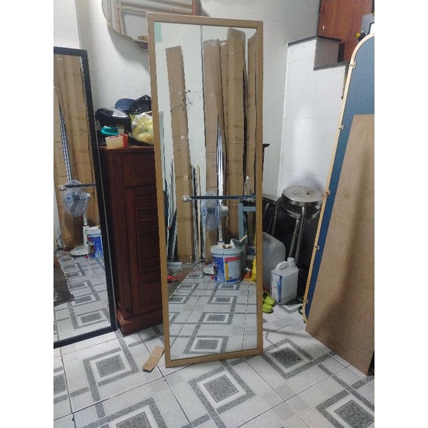 Gương soi toàn thân có chân hoặc treo tường