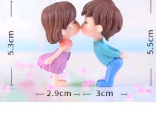 Tiểu cảnh cặp đôi hôn nhau