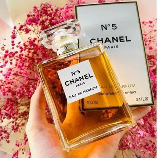 Nước hoa nữ màu vàng