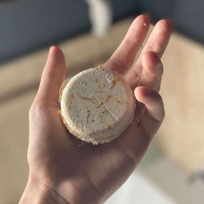 Bánh dầu gội LUSH - Soak And Float shampoo bar (tặng thêm hộp thiếc đựng) | BigBuy360 - bigbuy360.vn