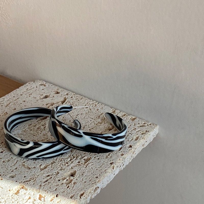 1 Đôi Bông Tai Tròn Họa Tiết Sọc Ngựa Vằn Thời Trang Cho Nữ