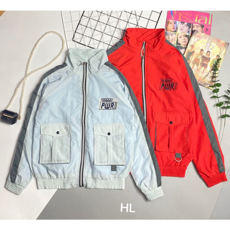 Áo gió thu đông form thể thao trẻ trung năng động.