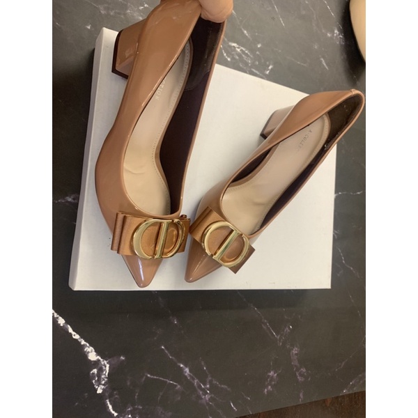 Giày mũi nhọn nơ da bóng