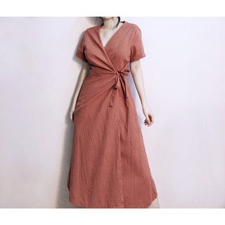 Đầm midi xô linen đắp vạt cột dây cam đất