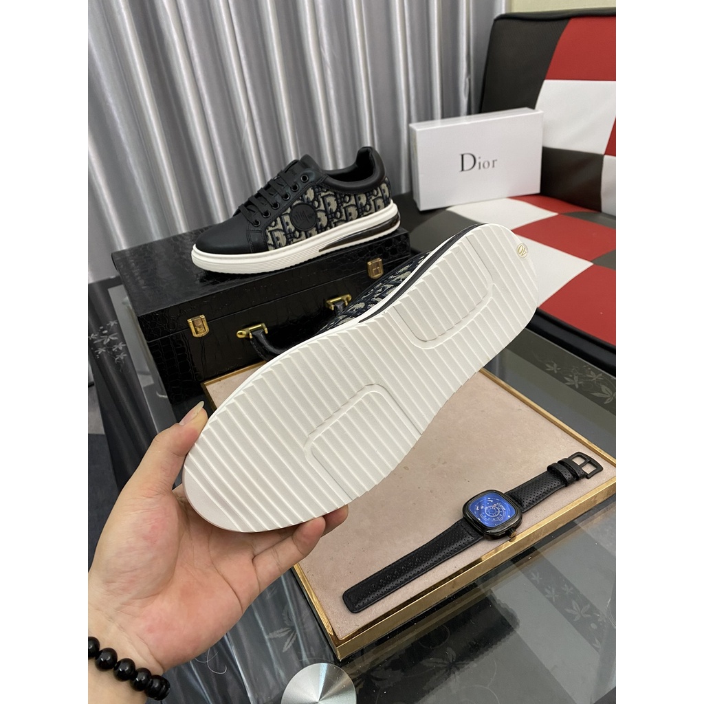 Giày sneakers nam da thật cao cấp DIOR CD thiết kế trẻ trung và hiện đại với họa tiết logo thương hiệu cách điệu bắt mắt
