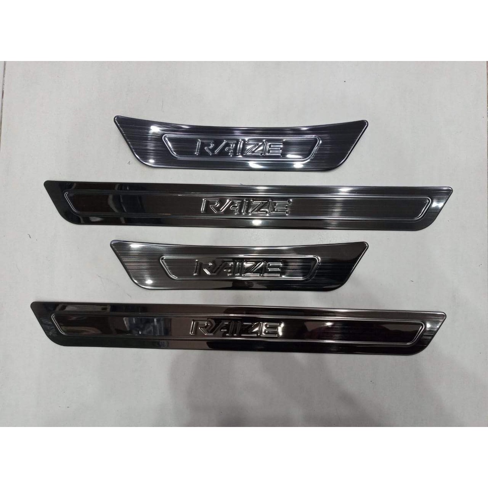 Ốp Bậc Cửa Cho Xe Toyota Raize 2021 2022 Titan