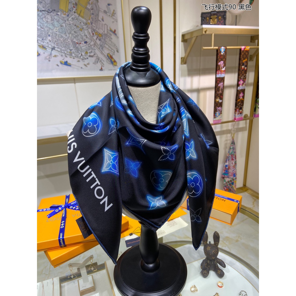 Khăn Quàng Cổ Lụa Hình Vuông In Chữ Thời Trang Cho Nữ