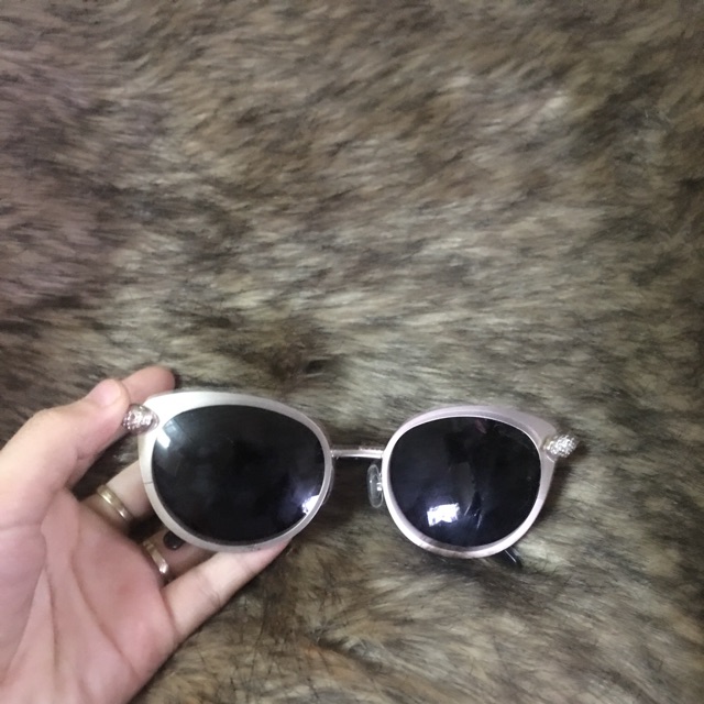 Kính mắt hàng thùng