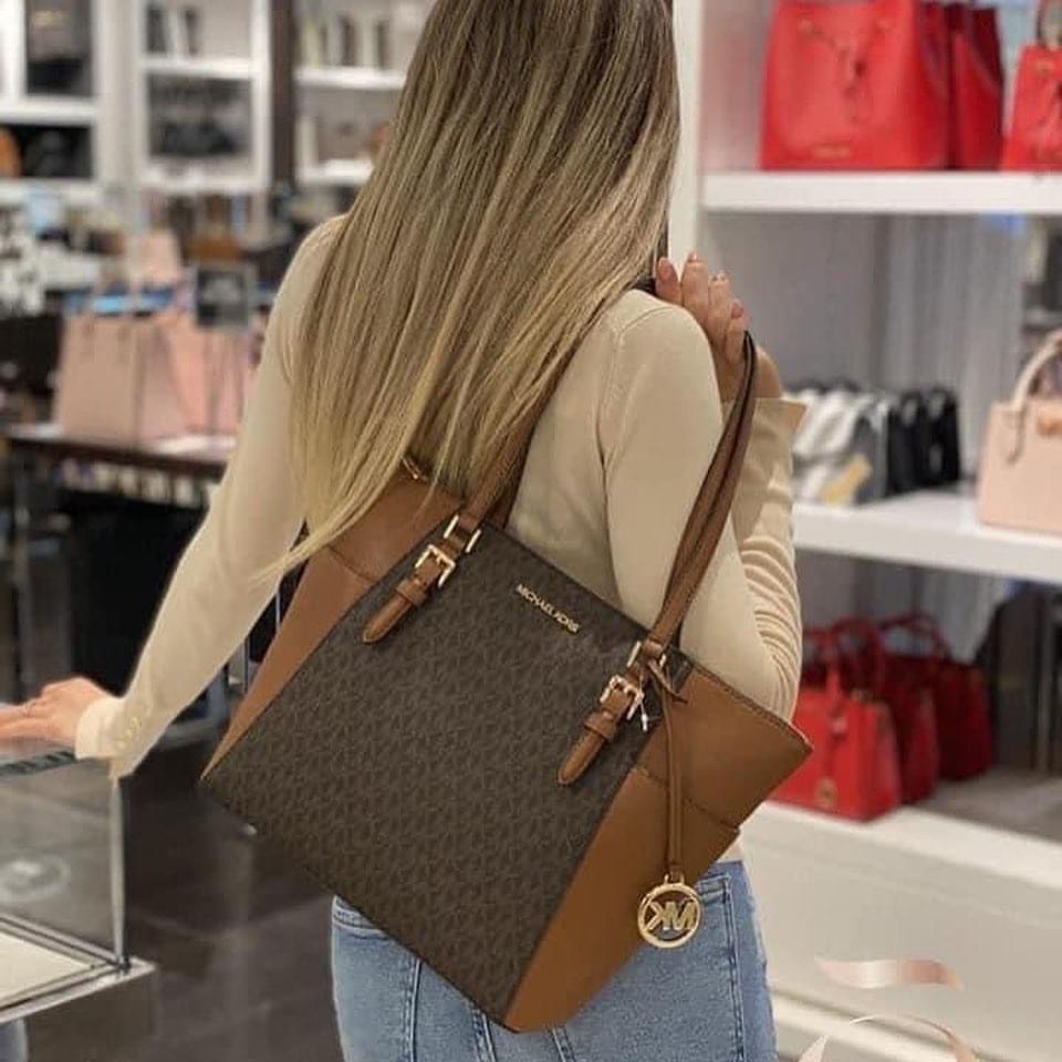 Túi xách nữ chính hãng Michael Kors CHARLOTTE  TOTE  Mẫu mới gọn đẹp nhẹ hơn mẫu cũ - Size 27-26-35cm