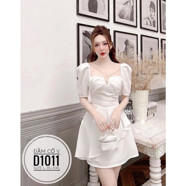 Đầm cổ V dây xích