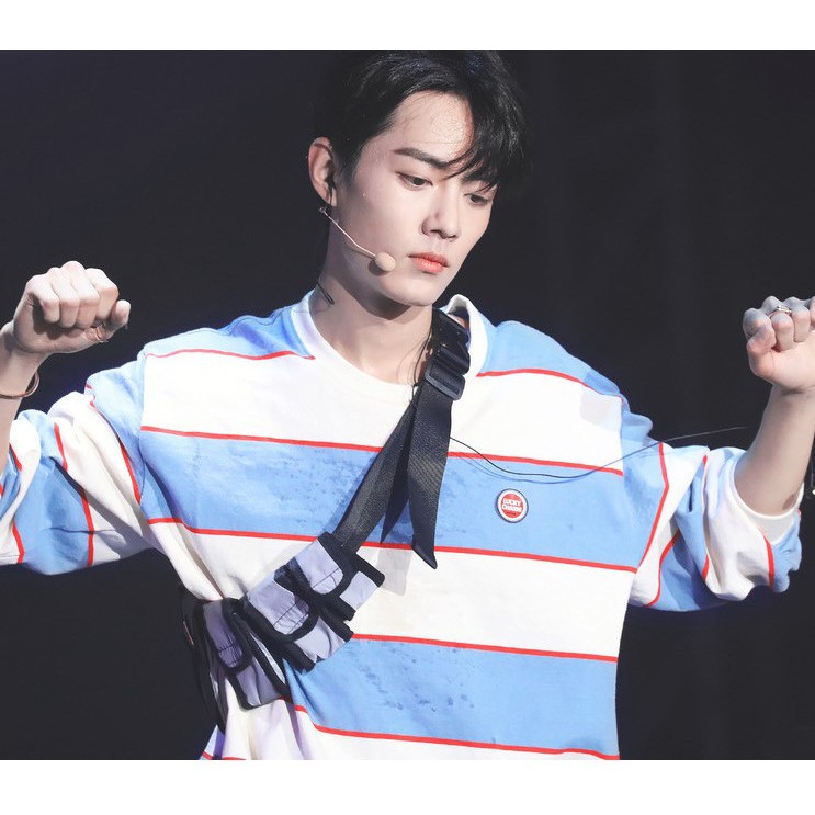 Áo Thun Dài Tay, Áo Phông Unisex Tiêu Chiến Mặc Cổ Tròn Sọc Xanh Và Trắng | BigBuy360 - bigbuy360.vn