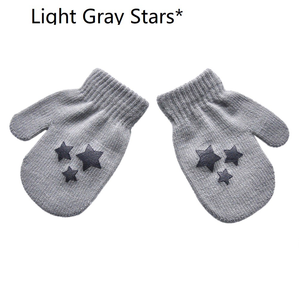 Găng tay đan len giữ ấm đính trái tim cho bé trai và bé gái