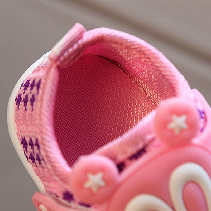 Giày tập đi họa tiết hoa dễ thương cho bé