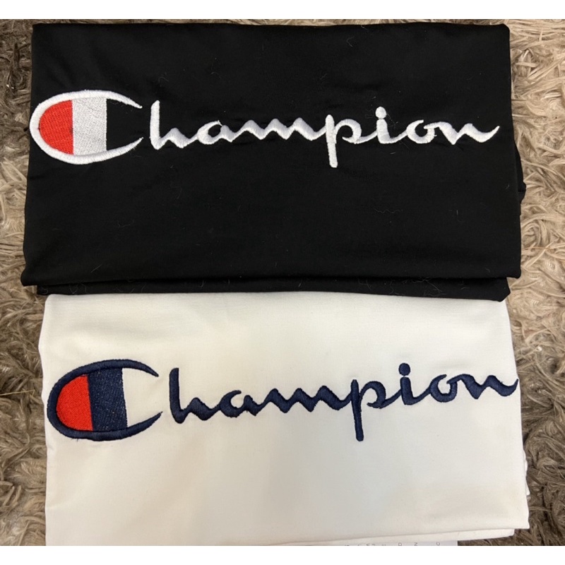 Áo thun Champion unisex chữ thêu sắc nét