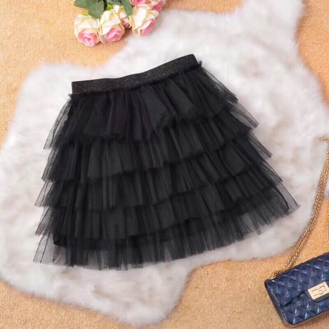 Chân váy tầng ngắn