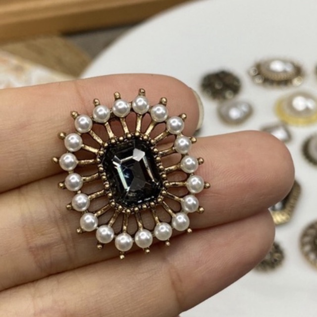 Center đế đồng khảm đá đen nhân tạo nhiều kích thước giá 1 cái