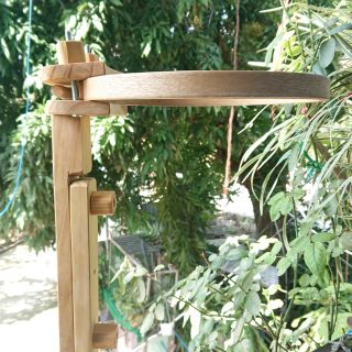 Khung thêu kẹp chân đứng