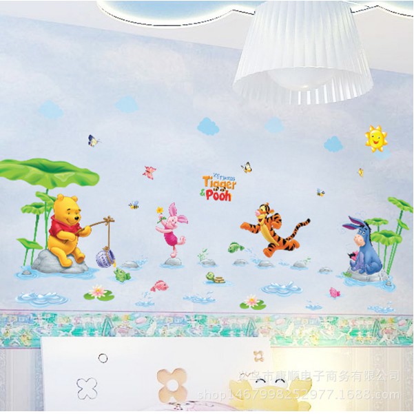 Decal trang trí tường Gấu POOH câu cá cùng Bạn