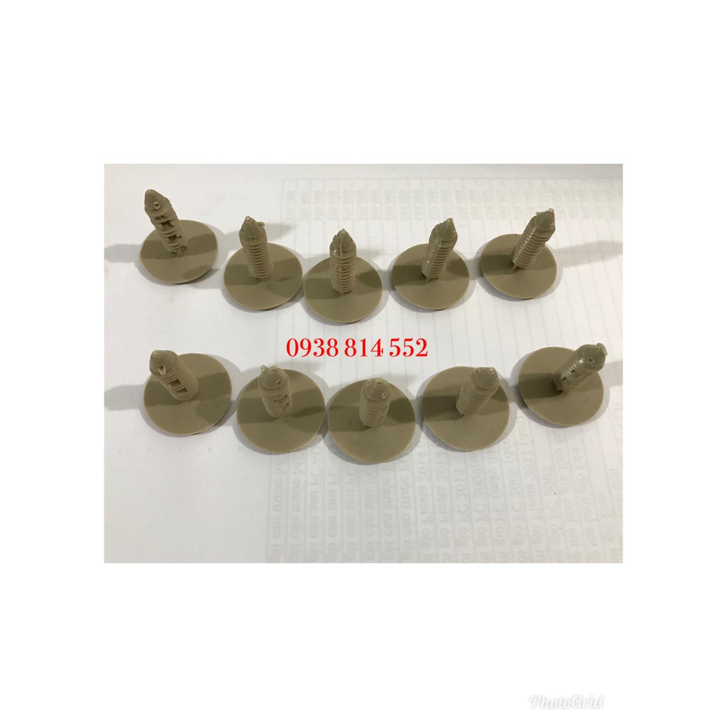 Nở nhựa trần lao phông Ford Transit