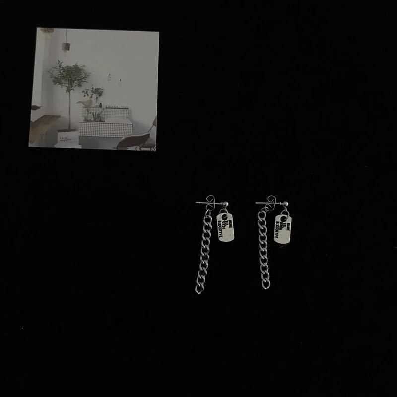 Khuyên tai bằng hợp kim in chữ phong cách Harajuku Hàn Quốc