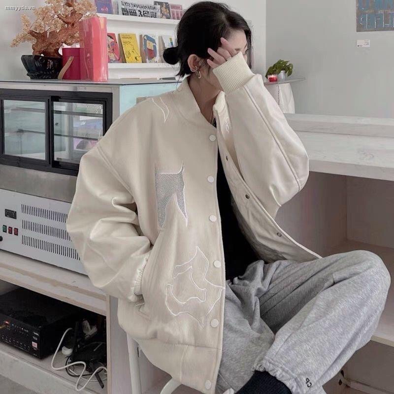 ÁoKhoácNỉBomberInHoạ Tiết Nữ[FREESHIP]🌸Jacket bóng chày thể thao form rộg tay bo,bomber dạ pha tay da cá tính Ulzzang🌸 | BigBuy360 - bigbuy360.vn