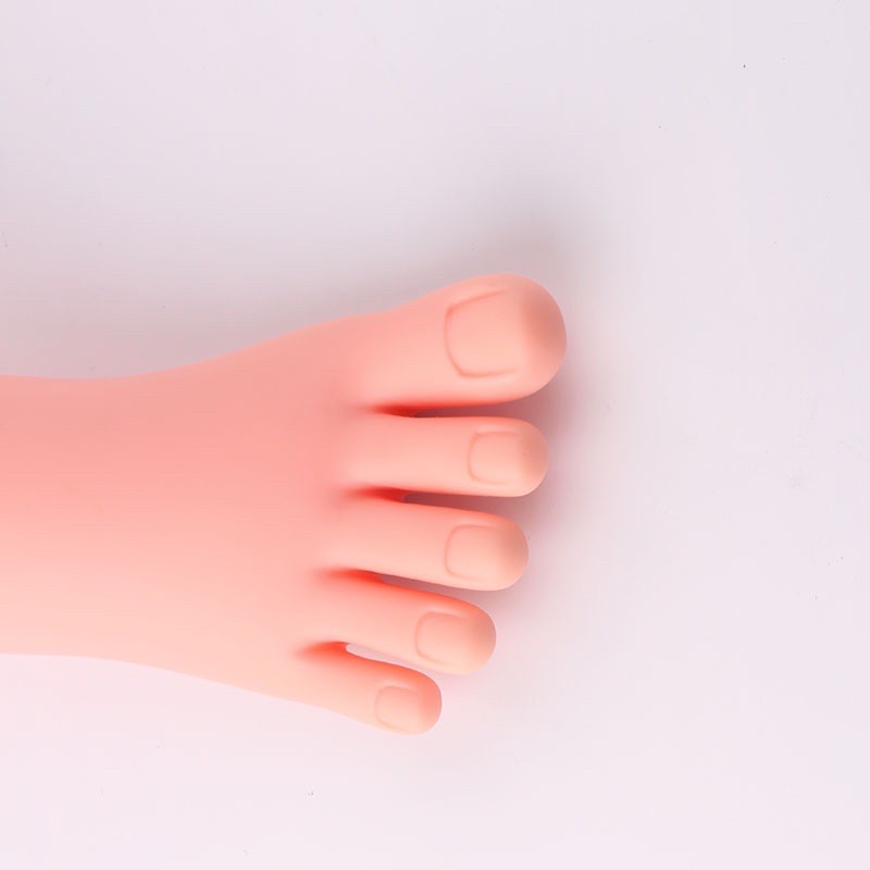 Chân giả bằng silicon dùng cho thực tập sinh làm nail