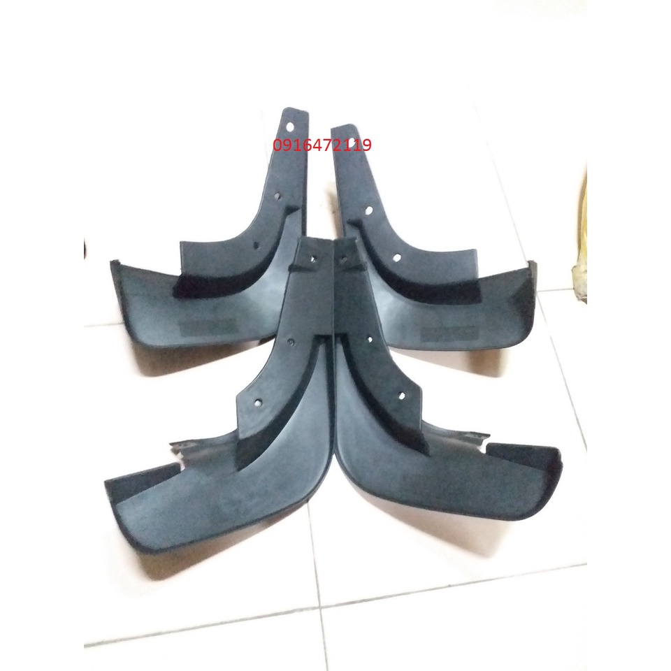 Chắn bùn xe Ford Laser, Mazda 323 đời 2000  trở lên.