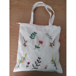 Túi tote  bằng vải bố thêu hoa