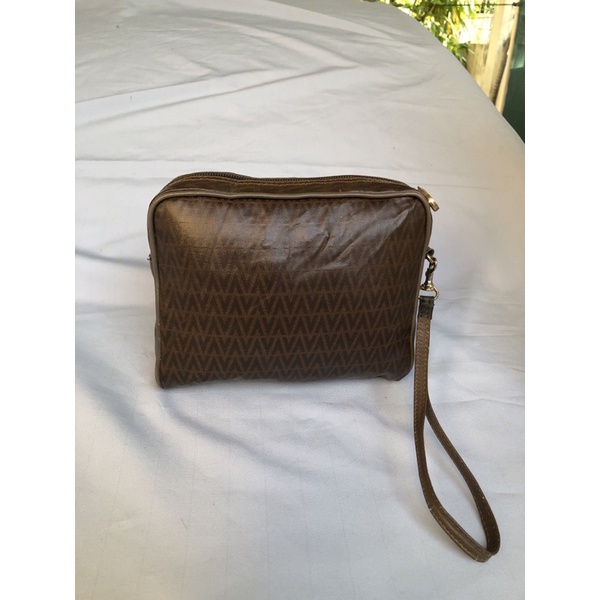 Túi ví chuẩn si. Túi ví qua sử dụng. Khách vui lòng xem hình nếu muốn biết thêm thông tin sản phẩm mời khách vô chat nhé