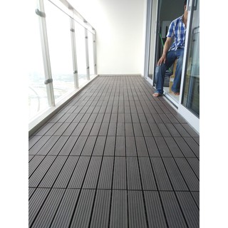 Vỉ Sàn Gỗ Nhựa Composite Lót Sàn Ban Công Kích Thước: 30cm*30cm dày 2.3cm.