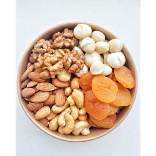 Mixnuts 3 Loại Hạt Dinh Dưỡng Mơ Sấy Sẻo (hạt điều, macca, mơ sấy dẻo không đường)